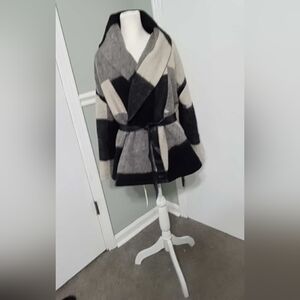 BB Dakota Black Gray Belted Blanket Style Coat Jacket Sz XS